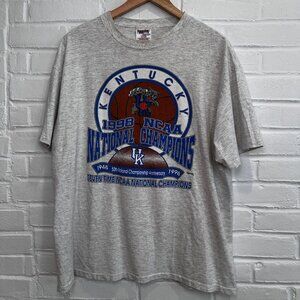 Vintage 1998 Kentucky Wildcats National Champions Schedule T-Shirt Adult XL